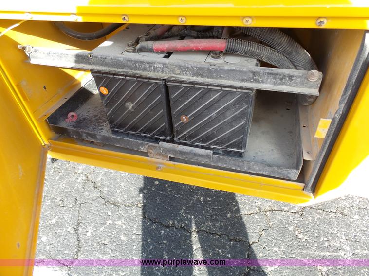 image for item L3644 2001 International Conventional IC school bus