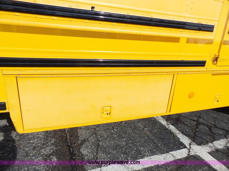 image for item L3644 2001 International Conventional IC school bus
