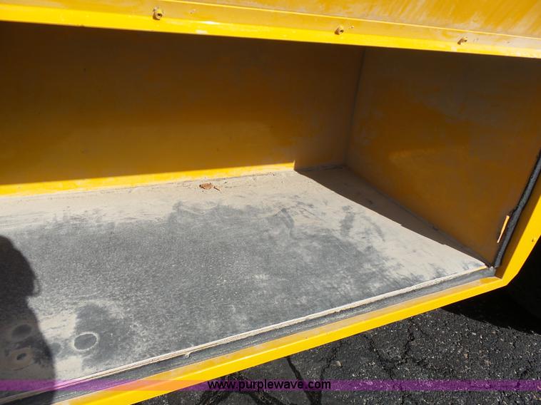 image for item L3644 2001 International Conventional IC school bus