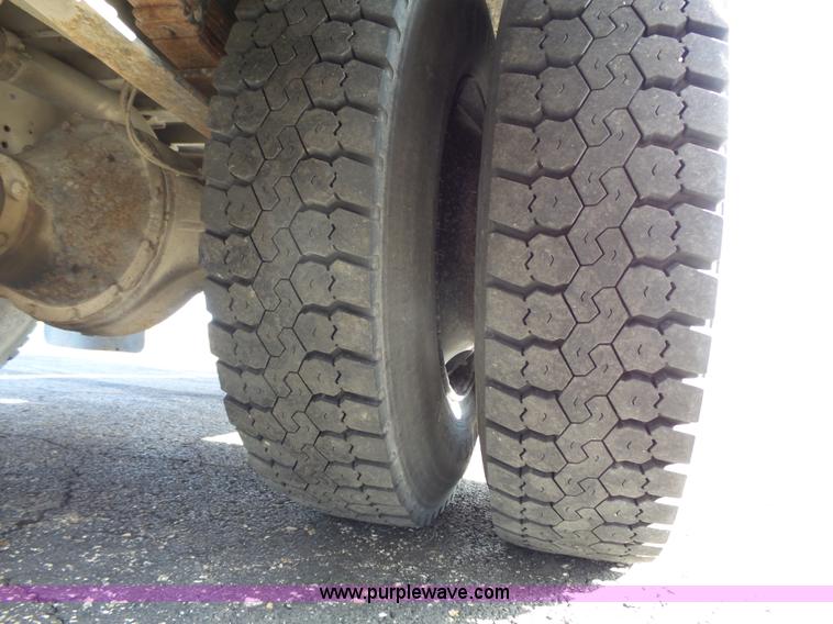 image for item L3644 2001 International Conventional IC school bus