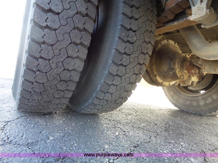 image for item L3644 2001 International Conventional IC school bus