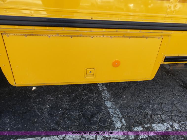 image for item L3644 2001 International Conventional IC school bus