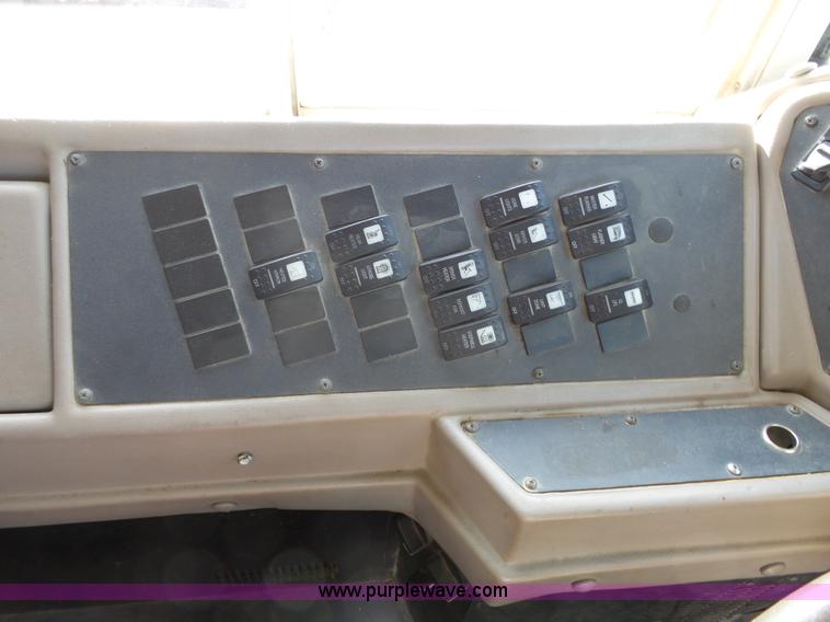 image for item L3644 2001 International Conventional IC school bus