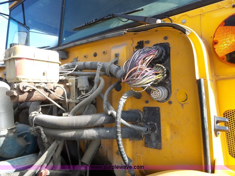 image for item L3644 2001 International Conventional IC school bus