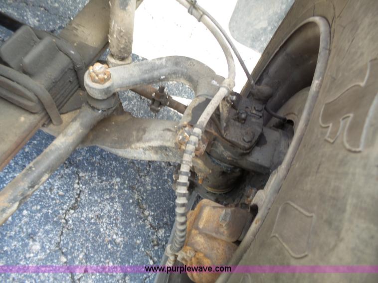 image for item L3644 2001 International Conventional IC school bus