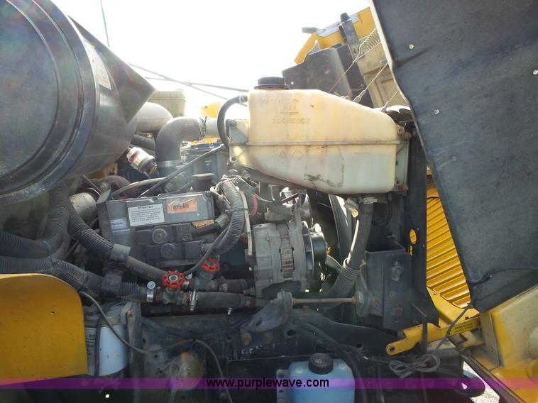 image for item L3644 2001 International Conventional IC school bus