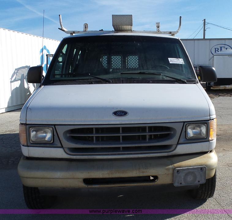 image for item L3657 2002 Ford Econoline E350 Super Duty van