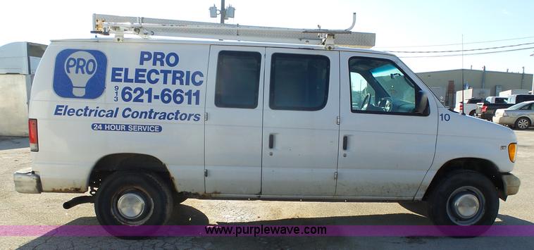 image for item L3657 2002 Ford Econoline E350 Super Duty van