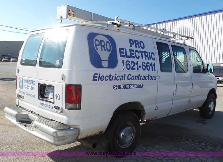 image for item L3657 2002 Ford Econoline E350 Super Duty van