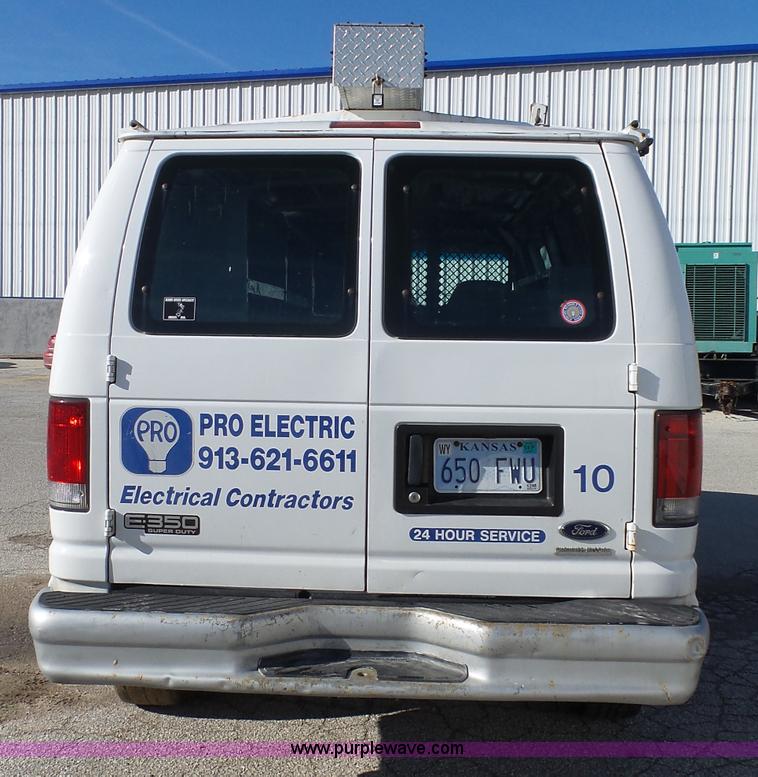 image for item L3657 2002 Ford Econoline E350 Super Duty van