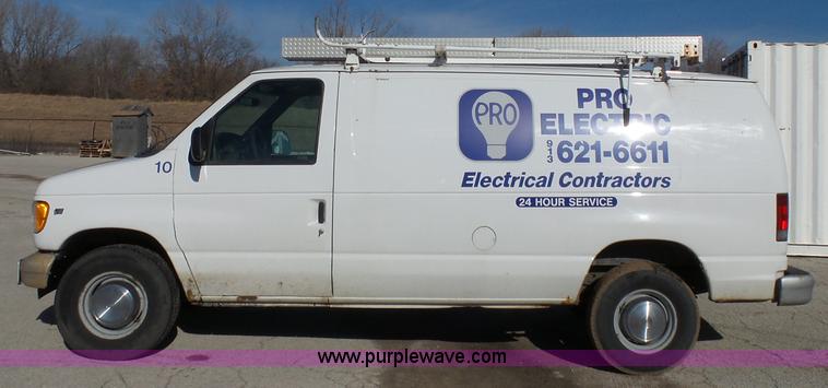 image for item L3657 2002 Ford Econoline E350 Super Duty van