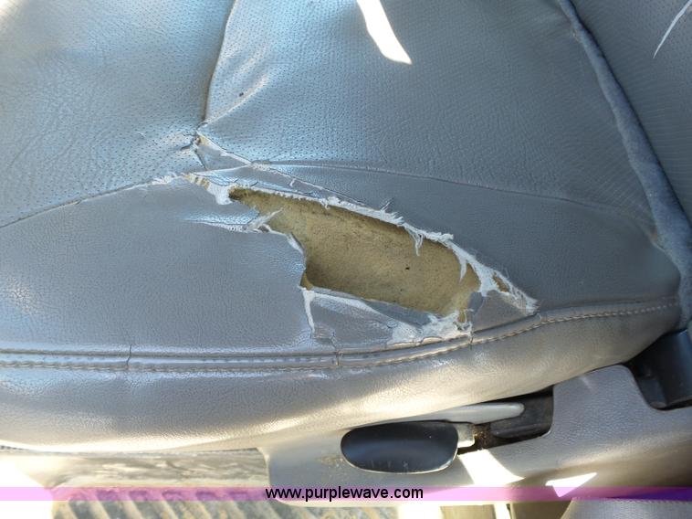 image for item L3657 2002 Ford Econoline E350 Super Duty van