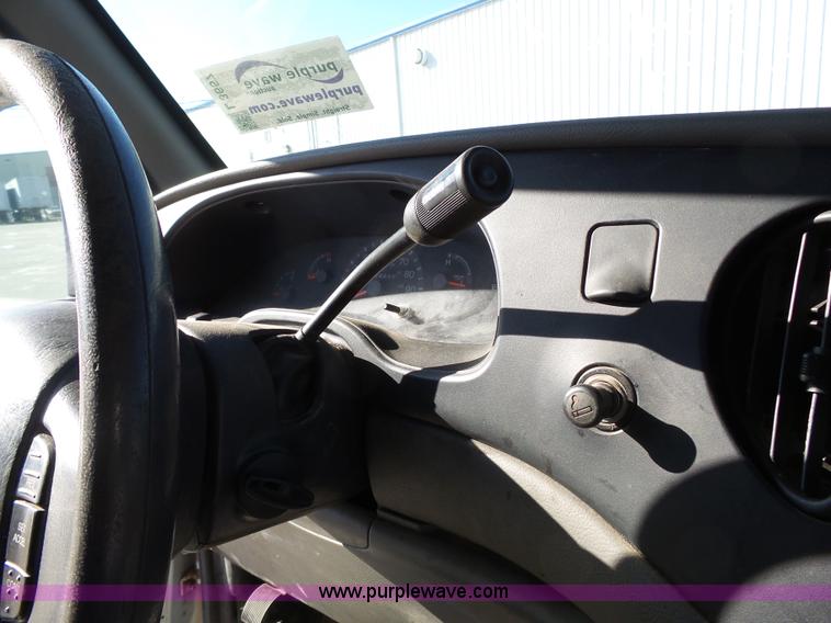 image for item L3657 2002 Ford Econoline E350 Super Duty van