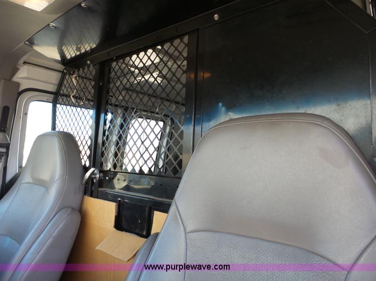 image for item L3657 2002 Ford Econoline E350 Super Duty van
