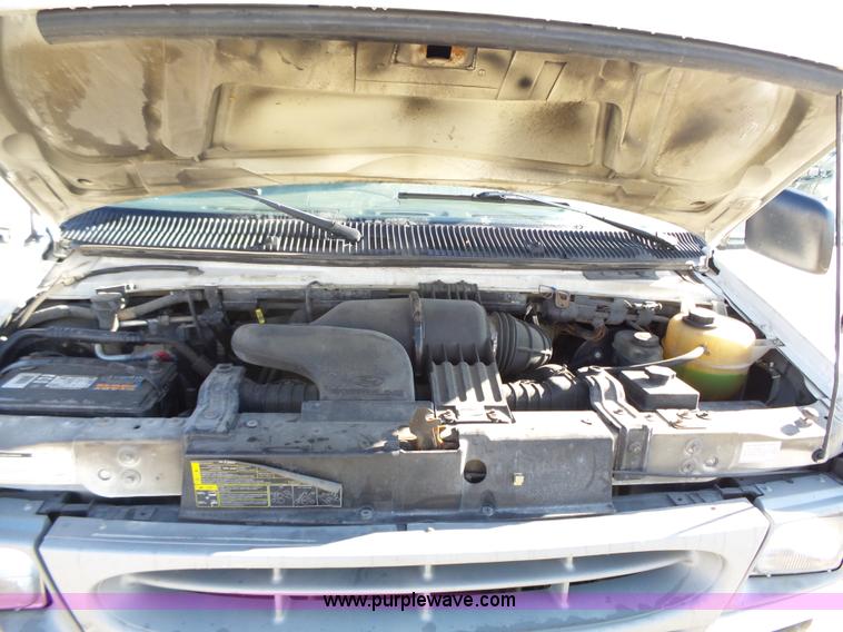 image for item L3657 2002 Ford Econoline E350 Super Duty van