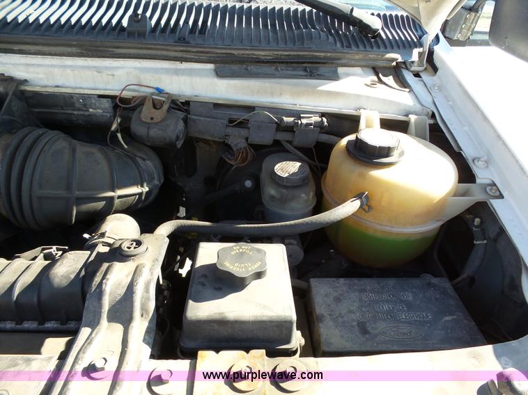 image for item L3657 2002 Ford Econoline E350 Super Duty van