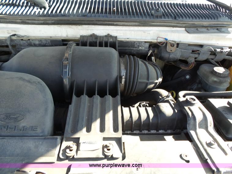 image for item L3657 2002 Ford Econoline E350 Super Duty van