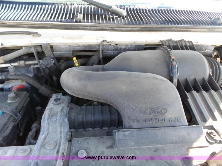 image for item L3657 2002 Ford Econoline E350 Super Duty van