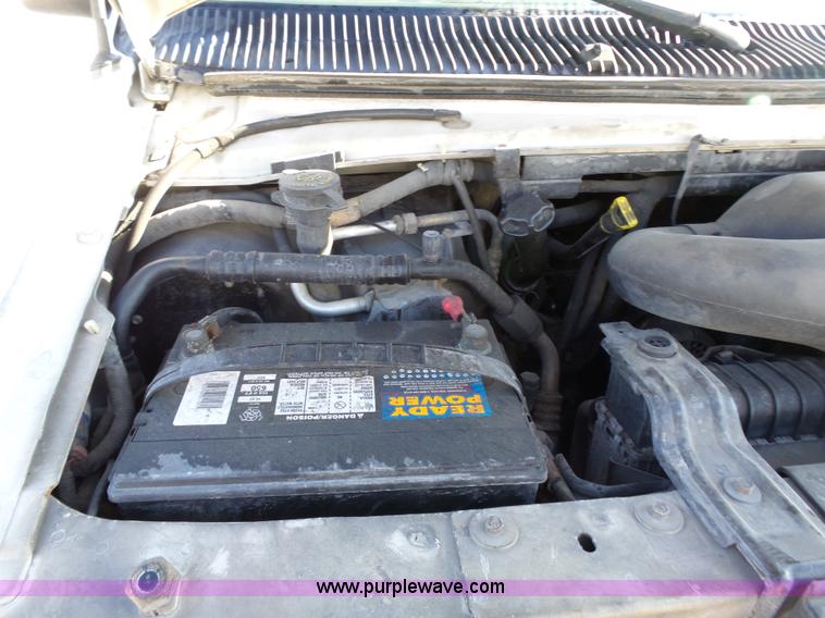 image for item L3657 2002 Ford Econoline E350 Super Duty van