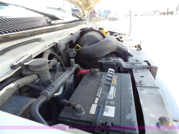 image for item L3657 2002 Ford Econoline E350 Super Duty van