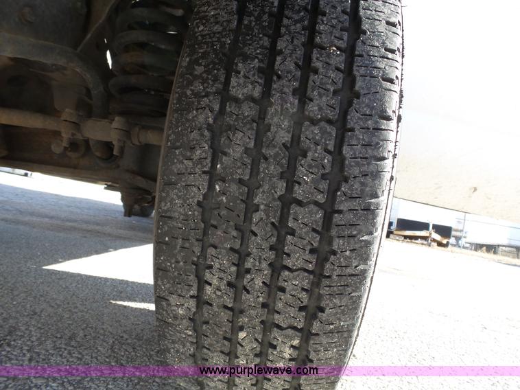 image for item L3657 2002 Ford Econoline E350 Super Duty van