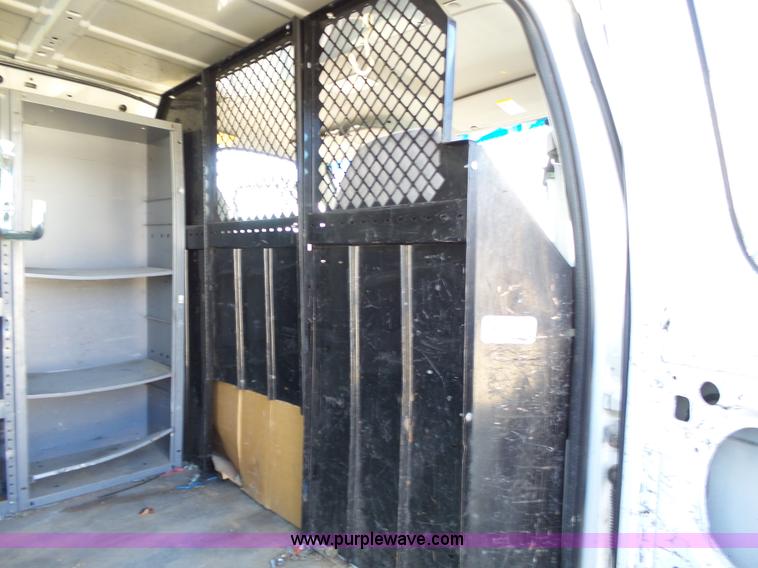 image for item L3657 2002 Ford Econoline E350 Super Duty van