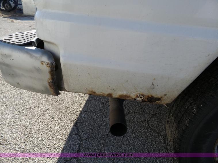 image for item L3657 2002 Ford Econoline E350 Super Duty van