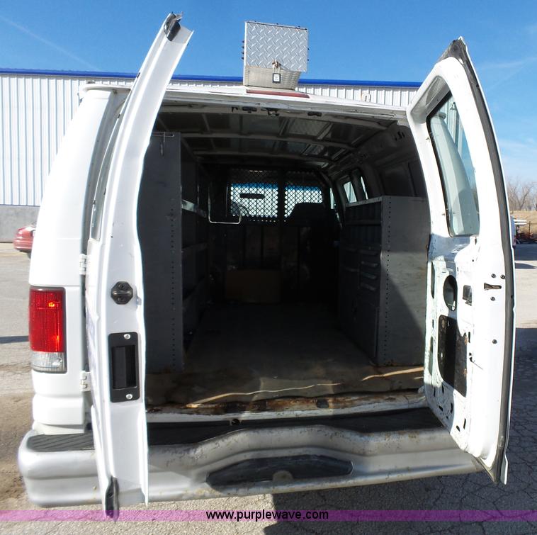 image for item L3657 2002 Ford Econoline E350 Super Duty van