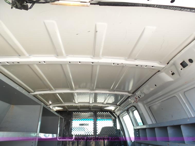 image for item L3657 2002 Ford Econoline E350 Super Duty van