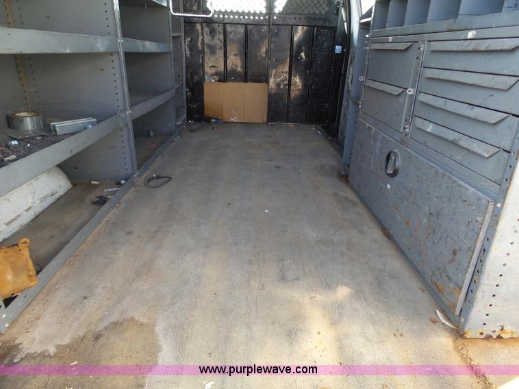 image for item L3657 2002 Ford Econoline E350 Super Duty van