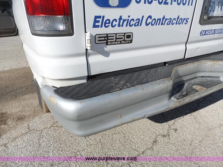 image for item L3657 2002 Ford Econoline E350 Super Duty van