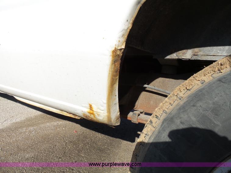 image for item L3657 2002 Ford Econoline E350 Super Duty van