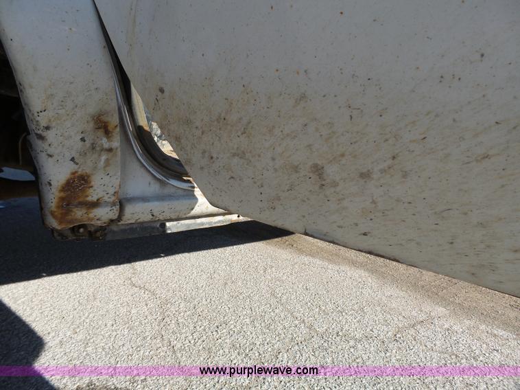 image for item L3657 2002 Ford Econoline E350 Super Duty van