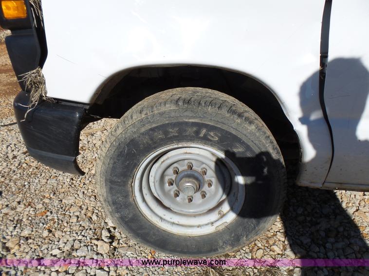 image for item L5397 2011 Ford E350 Super Duty Extended van