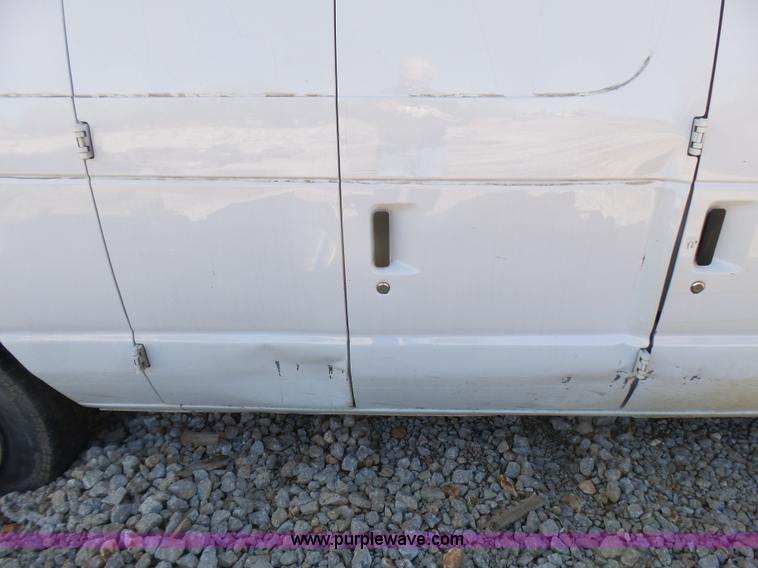 image for item L5397 2011 Ford E350 Super Duty Extended van