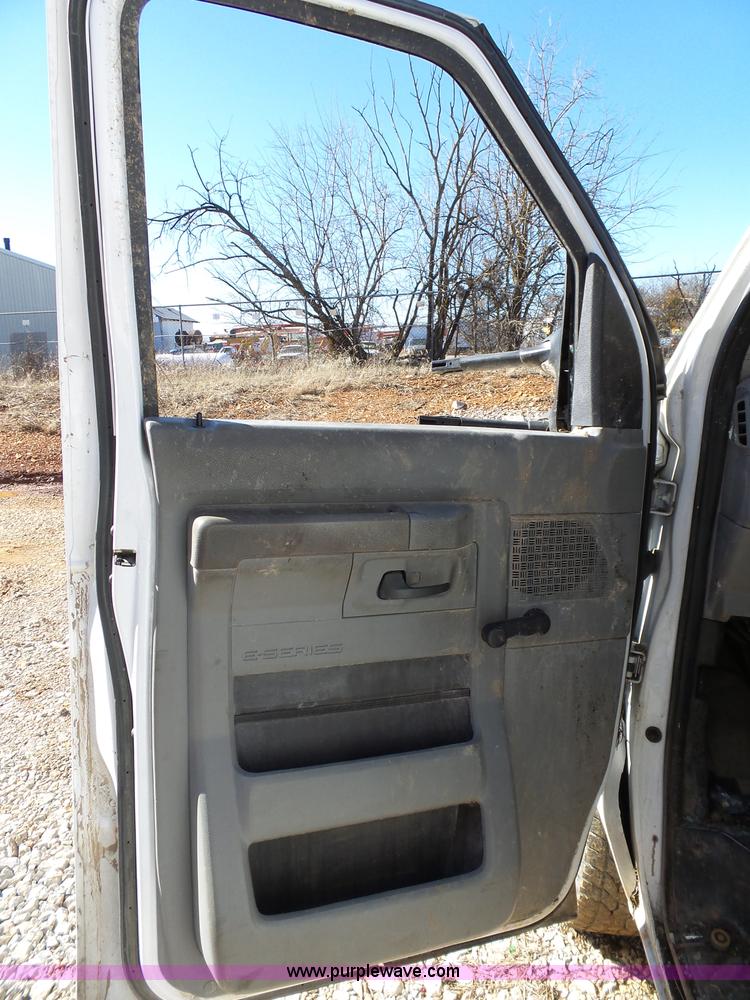 image for item L5397 2011 Ford E350 Super Duty Extended van