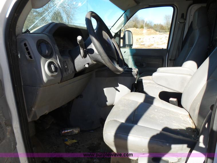 image for item L5397 2011 Ford E350 Super Duty Extended van