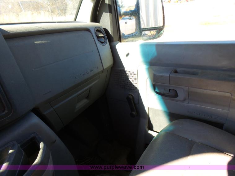 image for item L5397 2011 Ford E350 Super Duty Extended van