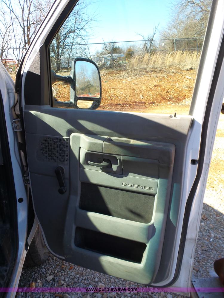 image for item L5397 2011 Ford E350 Super Duty Extended van