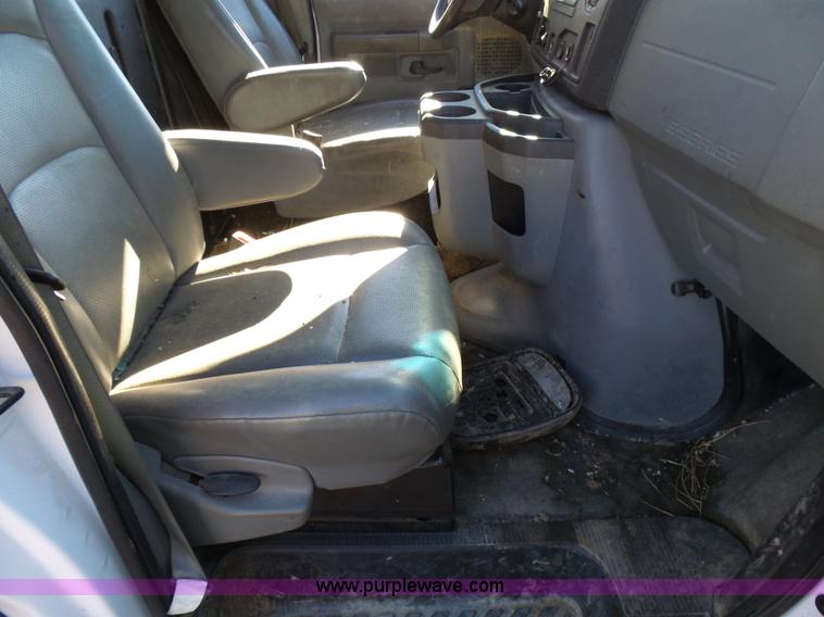 image for item L5397 2011 Ford E350 Super Duty Extended van