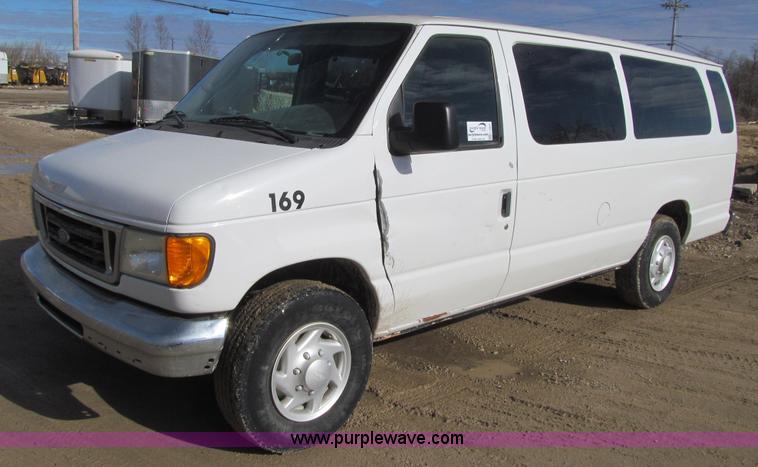 image for item L5507 2003 Ford E350 Extended van