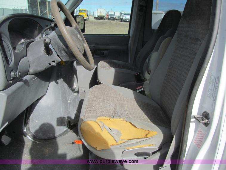 image for item L5507 2003 Ford E350 Extended van