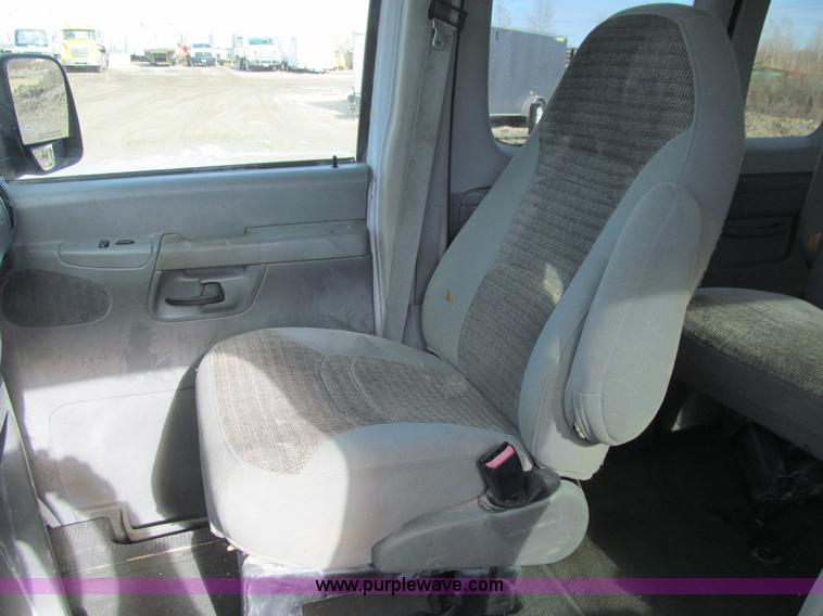 image for item L5507 2003 Ford E350 Extended van