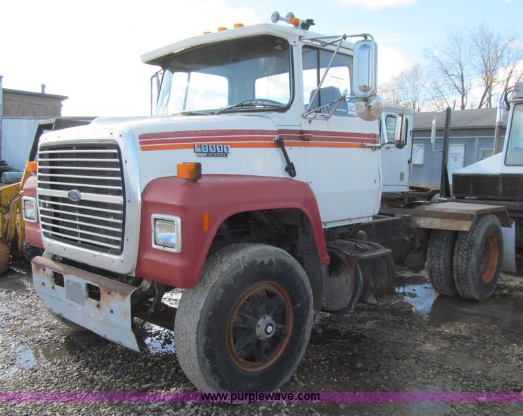 image for item L5517 1988 Ford LN8000 semi truck