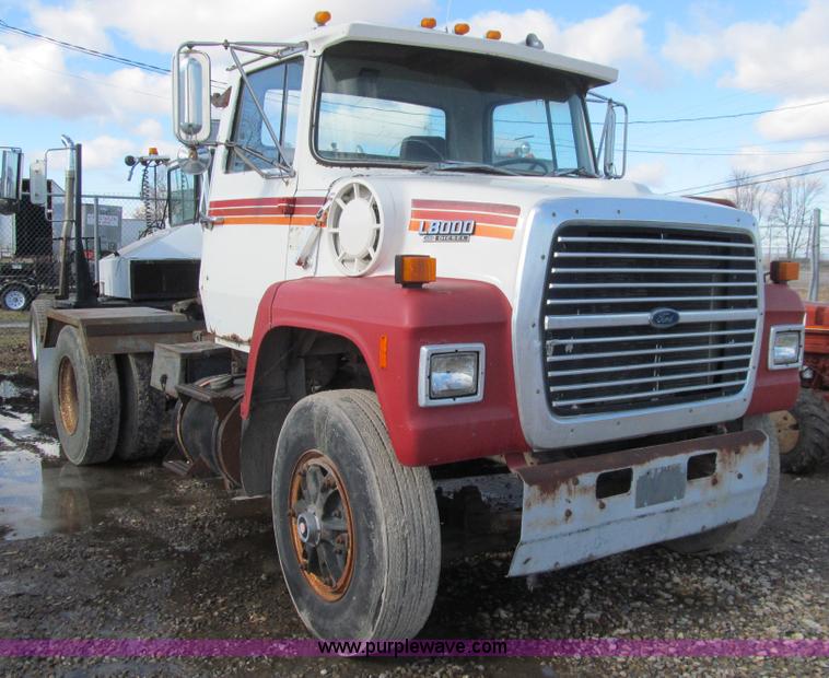 image for item L5517 1988 Ford LN8000 semi truck