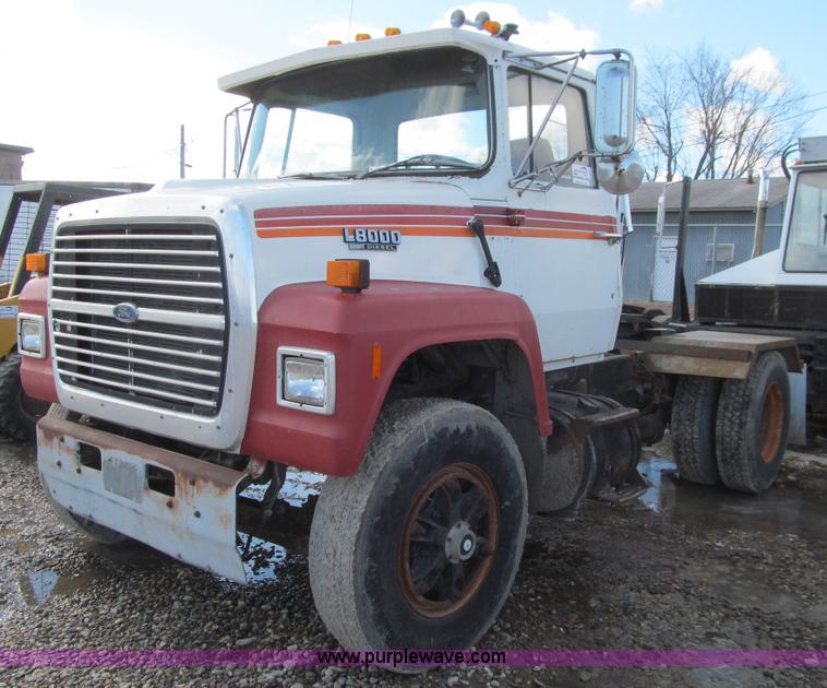 image for item L5517 1988 Ford LN8000 semi truck