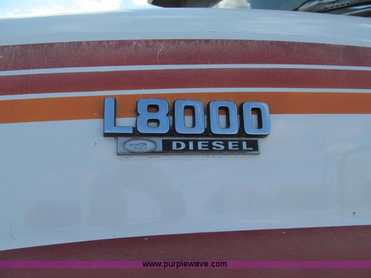 image for item L5517 1988 Ford LN8000 semi truck