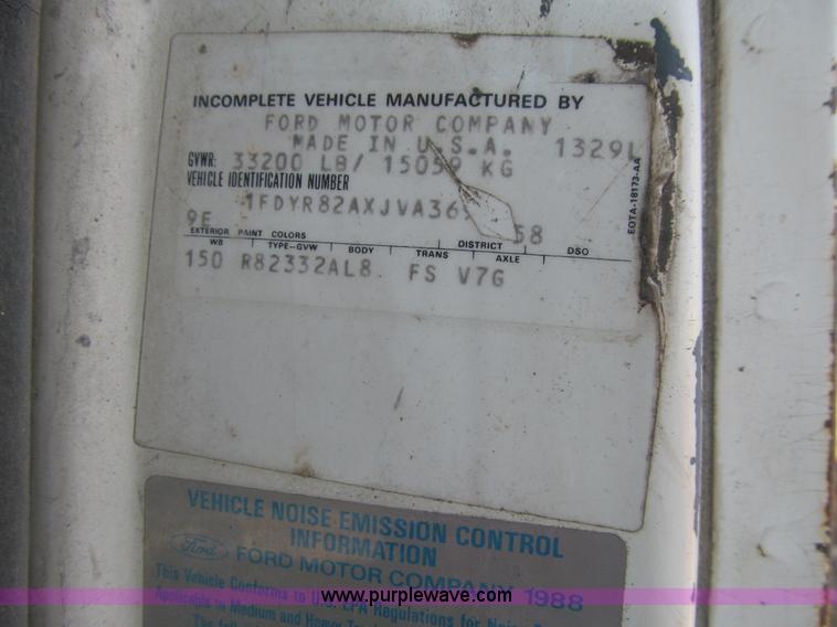 image for item L5517 1988 Ford LN8000 semi truck