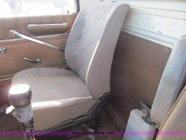 image for item L5517 1988 Ford LN8000 semi truck