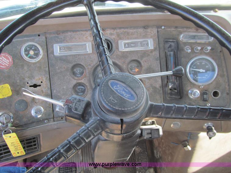 image for item L5517 1988 Ford LN8000 semi truck